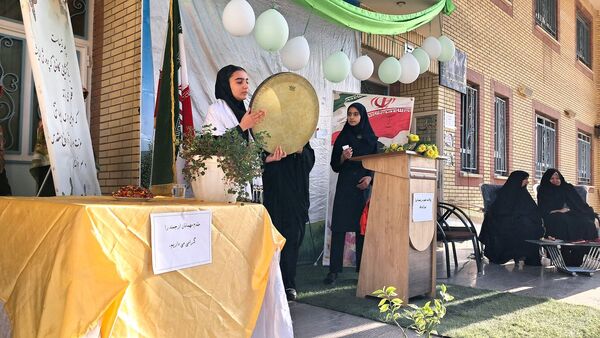 جشن میلاد حضرت زینب در دبیرستان حضرت زینب 