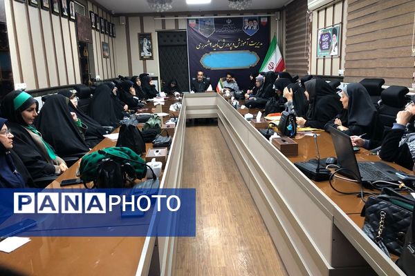 جلسه کارگروه کیفیت بخشی فعالیت‌های پرورشی در ناحیه دو شهرری 