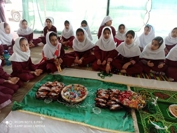 سفره صلوات و سه‌شنبه‌های مهدوی در دبستان شهید ابراهیم تنیده؛ جلوه‌ای از عشق و انتظار