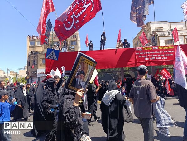 مراسم تشییع رهبر معظم انقلاب و خانواده ایشان در مشهد