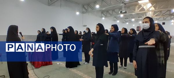 برگزاری جلسه توجیهی و آموزشی آمادگی دفاعی در دبیرستان دخترانه معلم