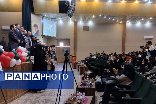 تقدیر از برگزیدگان کشوری و استانی مسابقات فرهنگی و قرآنی ناحیه 3 شیراز