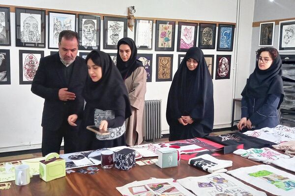 برپایی نمایشگاه آثار هنری دانش‌آموزان به مناسبت دهه فجر 