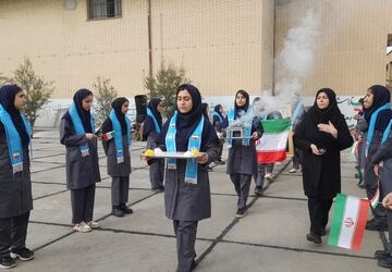 یاوران انقلاب در مدرسه فرزانگان
