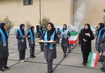 یاوران انقلاب در مدرسه فرزانگان