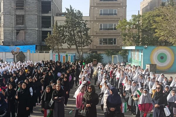  آغاز سال تحصیلی با همراهی حافظان نظم و امنیت در دبستان بعثت ۲