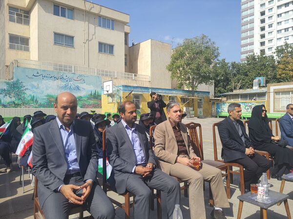 مراسم باشکوه زنگ ایثار و مقاومت در مدرسه شاهد تکتم ناحیه ۳