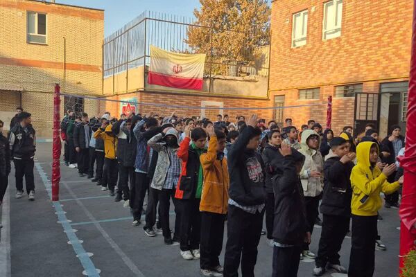 نوجوانان فاطمی از دبیرستان تا مسجد جامع