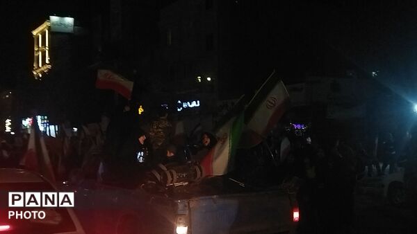 نیشابوری ها تا پایان جنگ  به  بلوار فضل با پرچم ایران  می آیند 