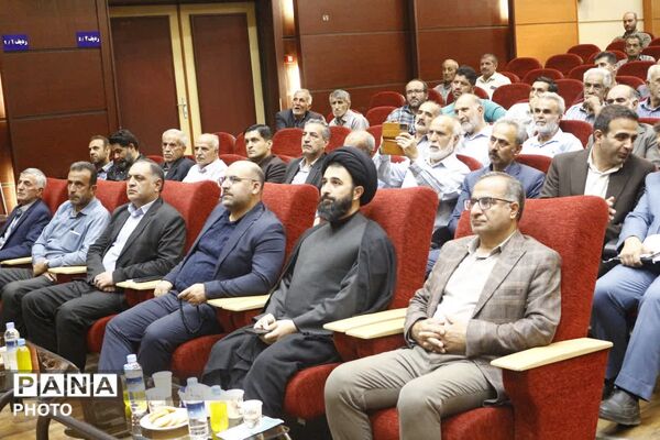  همایش تخصصی باغداران و کشاورزان شهرستان فیروزکوه در سالن شهید آوینی