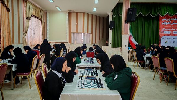 مسابقات ورزشی شطرنج دانش آموزان دوره دوم