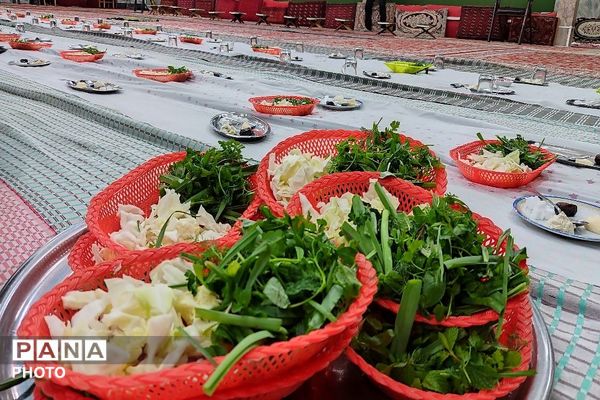 سفره های ساده افطاری در شهر بار نیشابور