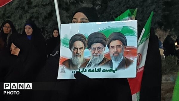حماسه سازی مردم نیشابور در بیستمین شب از راهپیمایی های مردمی بلوار فضل 