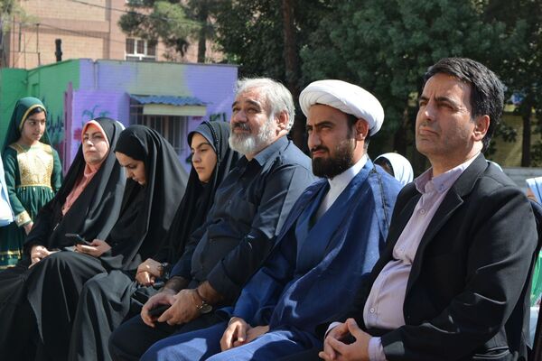 جشن عاطفه‌ها؛ لبریز از مهربانی در دبستان دخترانه قدر بهارستان ۲