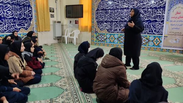 محفل انس با قرآن در دبیرستان نمونه دولتی حضرت زینب (س)