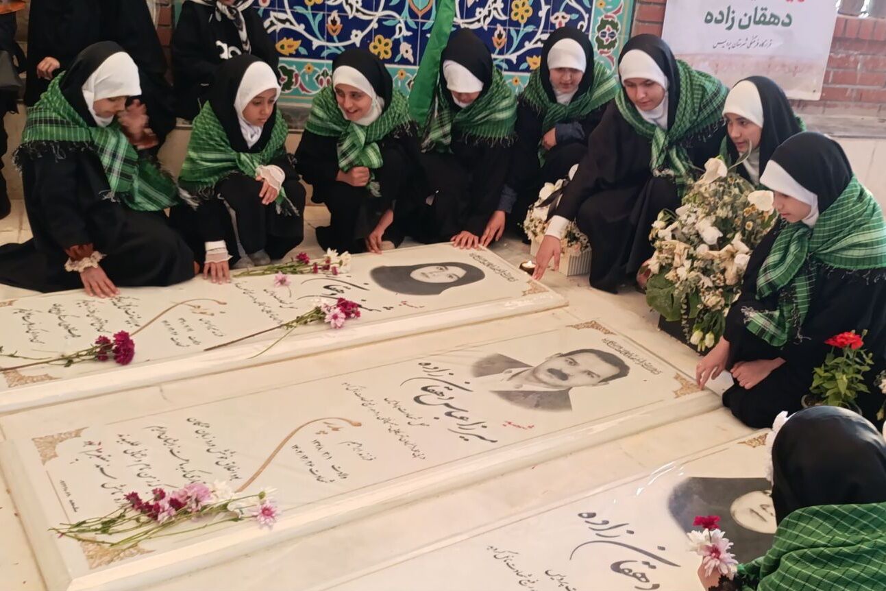 گرامیداشت دهه کرامت بر مزار شهدای جنگ رمضان 