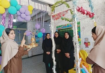 لبخند مهر بر لبان دانش‌آموزان فاطمیه