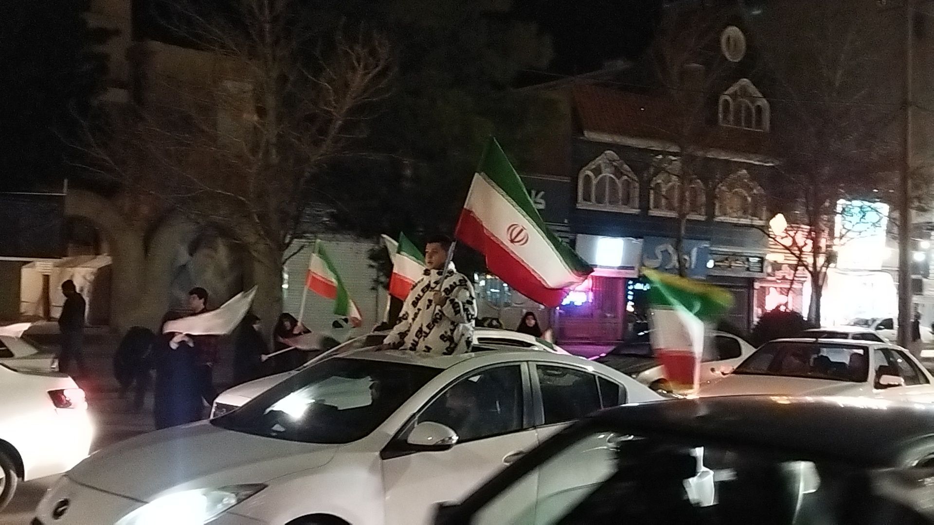 آخرین رژه ماشینی سال ۱۴۰۴ در خیابان بلوار فضل نیشابور