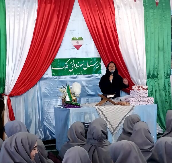 تقدیر از دانش‌آموزان برتر آموزشگاه فدک فاروج 