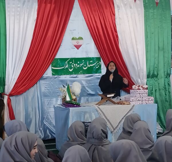 تقدیر از دانش‌آموزان برتر آموزشگاه فدک فاروج 