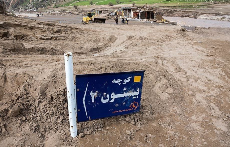 راه ارتباطی ۱۱ روستای معمولان مسدود شد