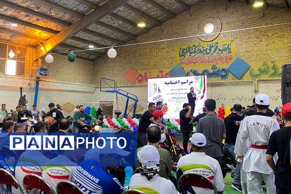 پایان پرشور هفته تربیت بدنی در پیشوا با تجلیل از قهرمانان و هنرمندان ورزشی