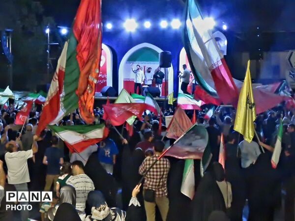 میدان انقلاب؛ جغرافیای همدلی در سایه سار نام میهن