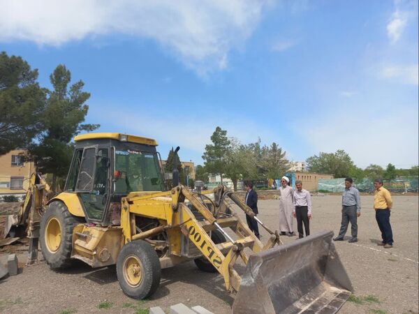 آغاز ساخت زمین چمن مصنوعی در دبیرستان نمونه دولتی دانش