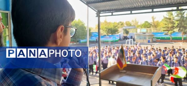 نواختن زنگ آغاز سال تحصیلی در مدرسه اندیشه شاهد منطقه ۱۶ 