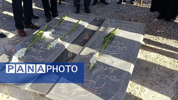 گلباران قبور شهدای شهر سفیددشت به مناسبت دهه فجر