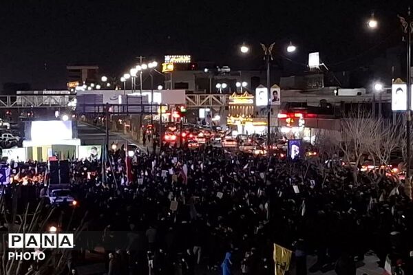 حضور جمعیت گسترده مردمی در یادبود شهادت امام خامنه‌ای
