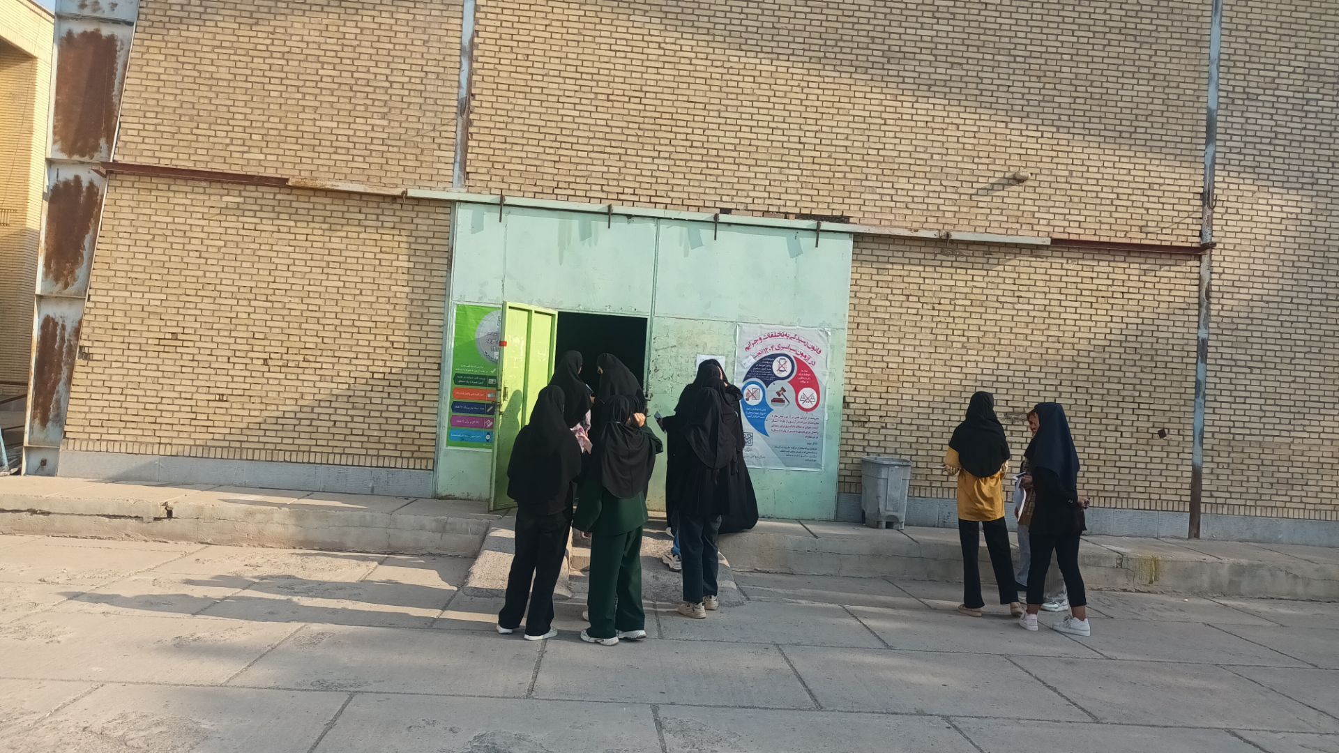 برگزاری آزمون سراسری کنکور در حاجی‌آباد