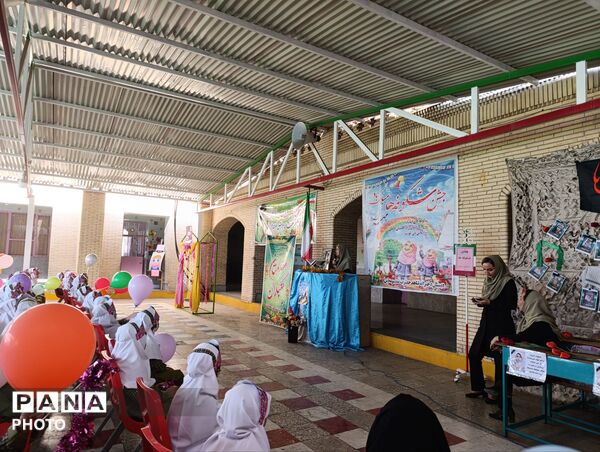 جشن شکوفه‌ها در مدرسه شاهد حاجی‌آباد