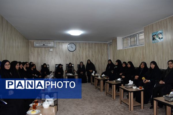 مراسم تقدیر از دانش‌آموزان هنرمند اسلامشهری با حضور امام جمعه شهرستان