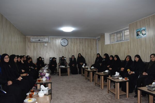 مراسم تقدیر از دانش‌آموزان هنرمند اسلامشهری با حضور امام جمعه شهرستان