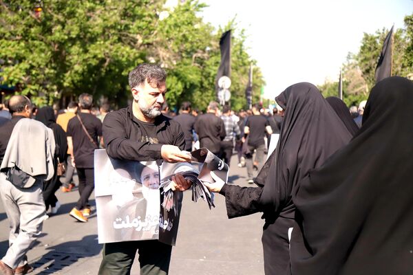 برگزاری مراسم وداع تهرانی‌ها با پیکر ابراهیم رئیسی و همراهانش