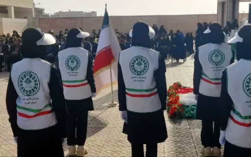 آیین نمادین نواختن زنگ انقلاب در دبستان حضرت آمنه (س)