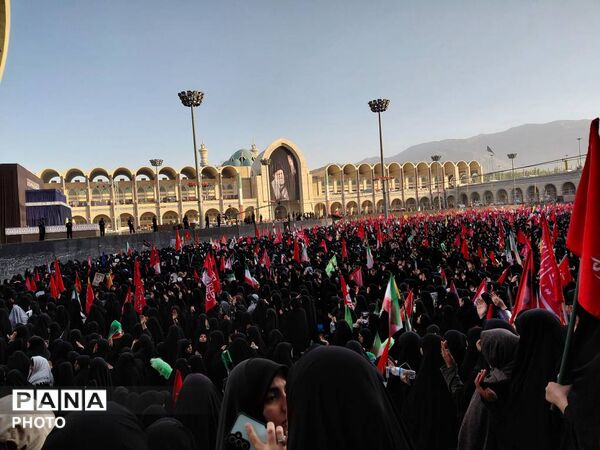 تهران در تب وداع با رهبر  مقتدر شهید