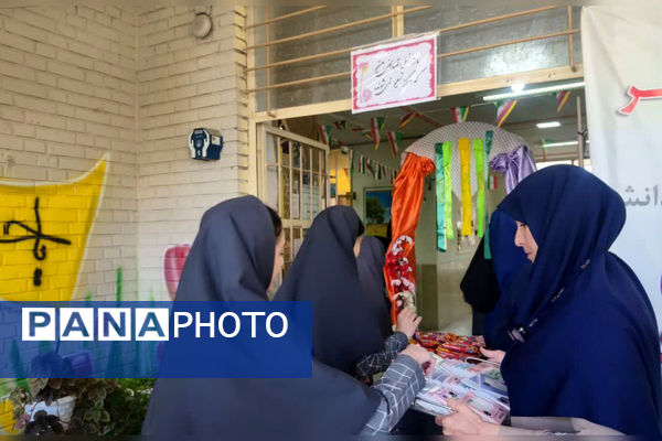 گام‌های استوار، آینده‌ای روشن: جشن آغاز سال تحصیلی در دبیرستان شاهد ام ابیها آباده