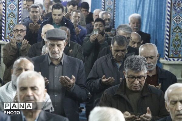 اقامه نماز باشکوه عید سعید فطر در شهرستان فیروزکوه