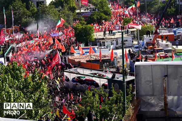 حماسه وفاداری بیعت در پایتخت معنوی ایران؛ بدرقه میلیونی آقای شهید ایران در مشهد مقدس 