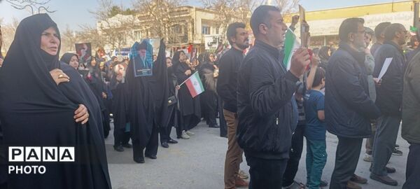 خروش انقلابی نمازگزاران سملقان در خیابان‌های شهر