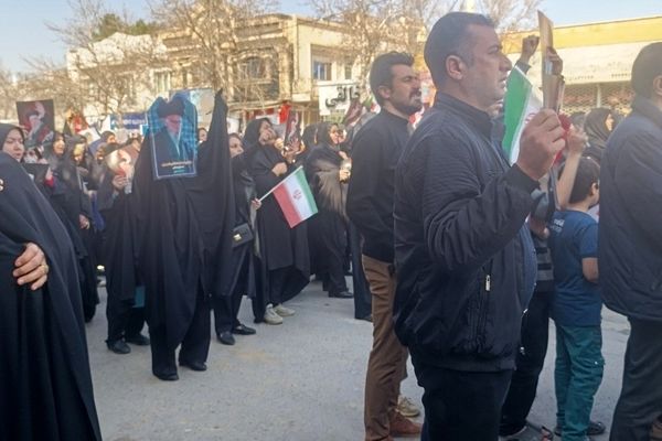 خروش انقلابی نمازگزاران سملقان در خیابان‌های شهر
