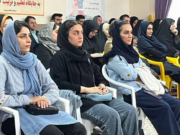 نواختن زنگ شکوفه‌ها در دبستان شاهد پسران شهرستان محمودآباد