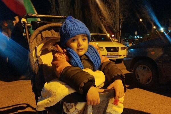 حضور مردم شان آباد و دانش‌آموزان مدرسه علوی در تجمعات برای دفاع از کشورشان
