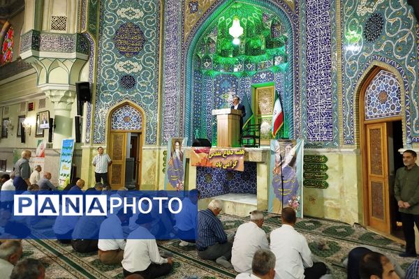 حضور فرهنگیان ناحیه دو شهرری در نماز جمعه 