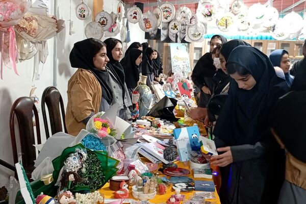 بازارچه خلاقیت؛ جشن خوداتکایی دختران خدیجه‌الکبری در قالب دست‌سازه‌ها و طعم‌ها