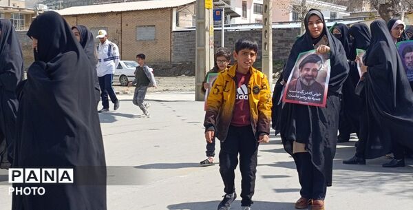 چهل روز تنهایی پس از شهادت امام انقلاب؛ مردم اسدآباد همچنان در صحنه