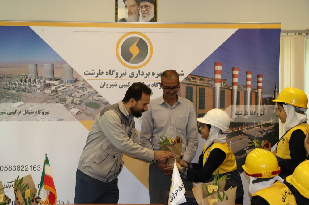 آیین تجلیل از سفیران انرژی برتر نیروگاه سیکل ترکیبی در شهرستان شیروان