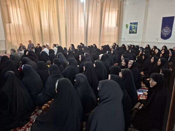جلسه انجمن اولیا و مربیان در دبیرستان دخترانه امام رضا(ع) واحد ۱۲ 